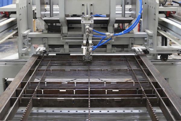 Fabrikasi Kawat Jaring Berkecepatan Tinggi dan Presisi dengan Mesin Las Rak Kawat Otomatis HWASHI untuk Rak Supermarket 2