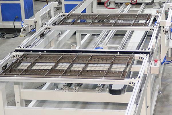 Fabrikasi Kawat Jaring Berkecepatan Tinggi dan Presisi dengan Mesin Las Rak Kawat Otomatis HWASHI untuk Rak Supermarket 3