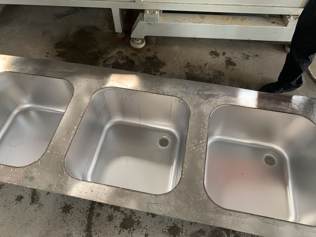 Mesin Pengelasan Seam Otomatis Untuk Tipe Italia Stainless Steel Dapur Triple Sink Bowl