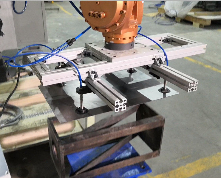 Robot Pengolahan Industri Dan Pelletizing Dengan Gripper Cup Suction Untuk Panel Flat Ringan