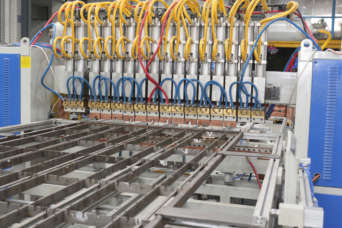 Hwashi Otomatis Multiple Head Wire Mesh Spot Welding Machine untuk keranjang belanja