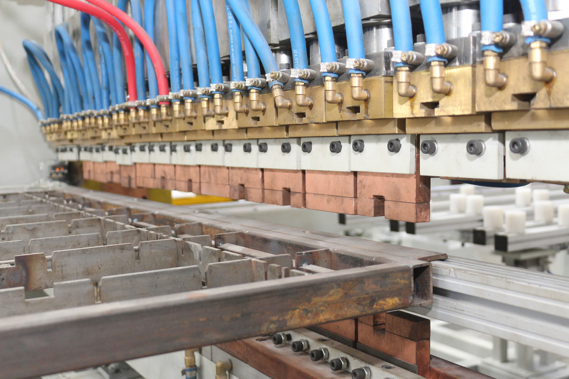 Hwashi Otomatis Multiple Head Wire Mesh Spot Welding Machine untuk keranjang belanja