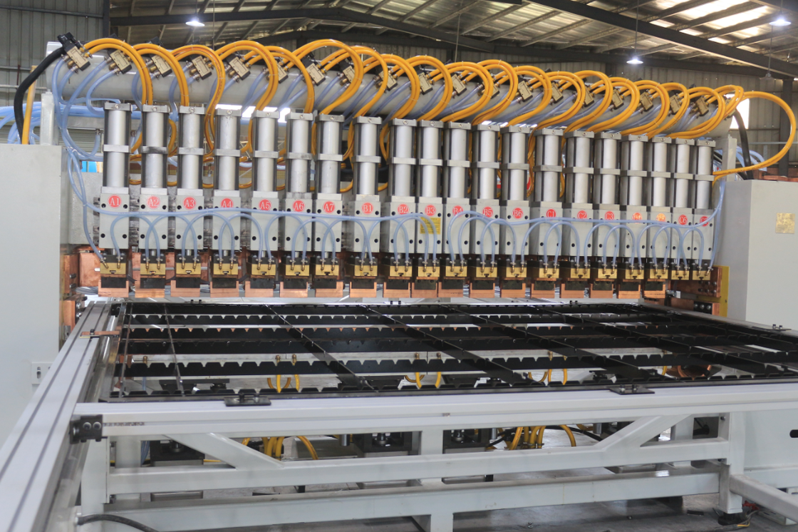 Hwashi AT-MF25K Gantry Multi-Spot Welder dengan MFDC Inverter Power Supply Servo-driven Feeding and Adjustable Electrode Spacing